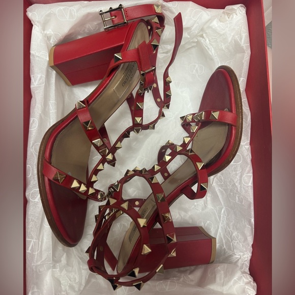 Red Valentino heels - Picture 1 of 2